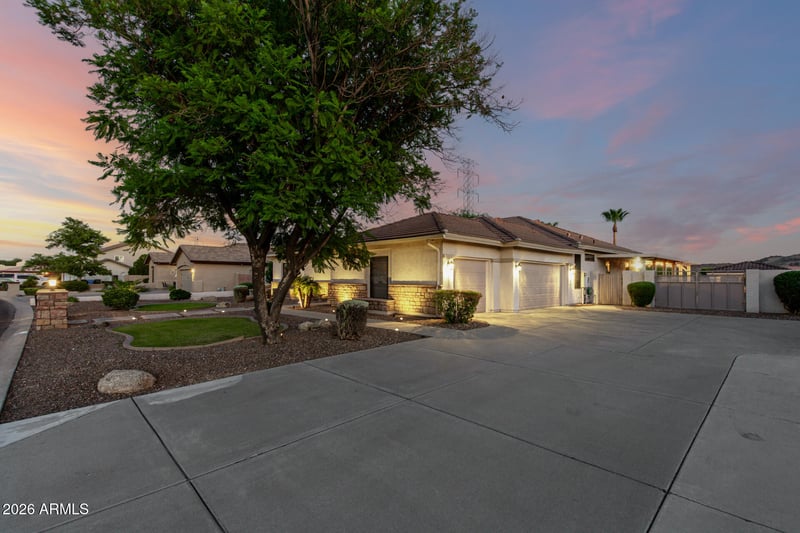 5343 Whispering Wind Dr, Glendale, AZ 85310