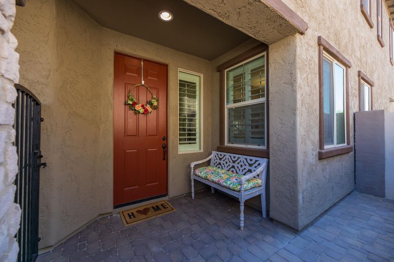 535 E Pasaro Dr, Phoenix, AZ 85085