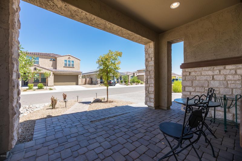 535 E Pasaro Dr, Phoenix, AZ 85085