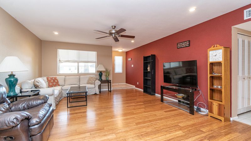536 E Morrow Dr, Phoenix, AZ 85024