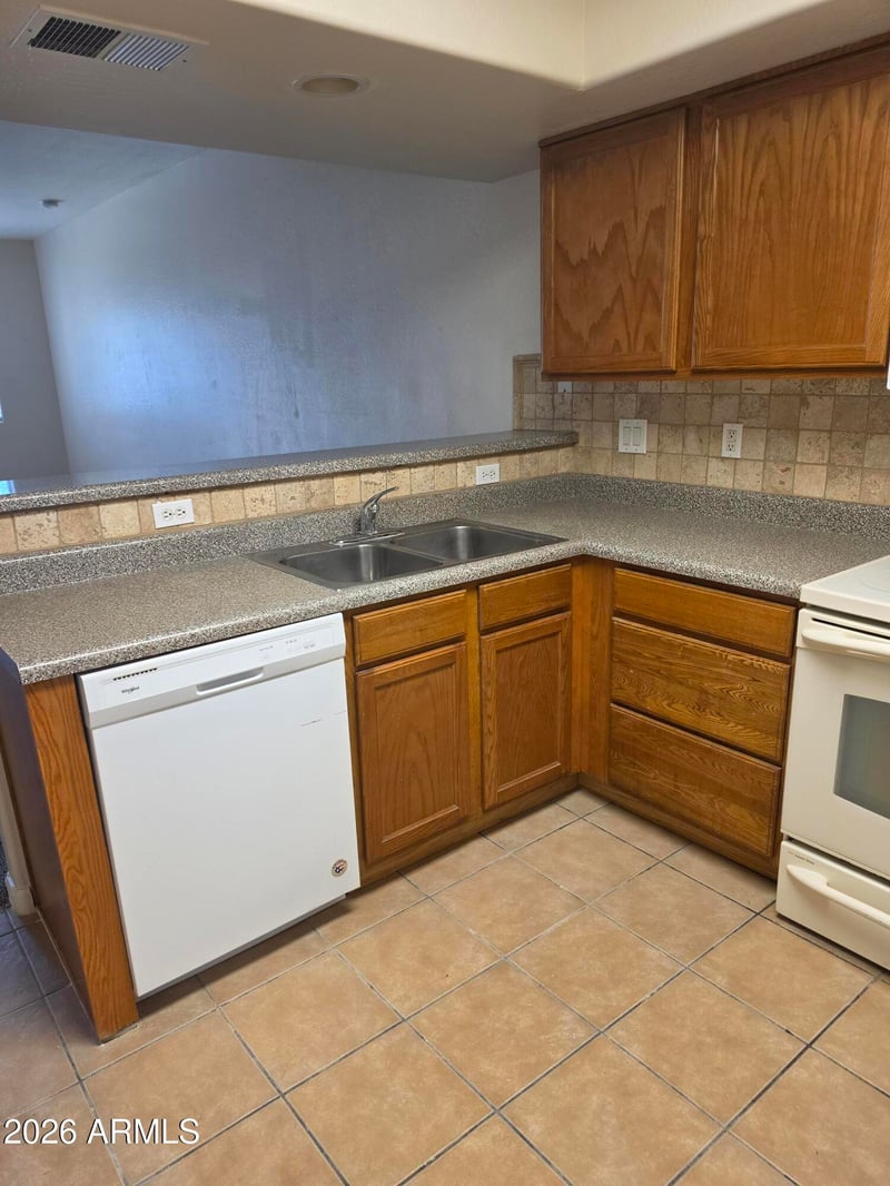 537 Delaware Dr #104, Apache Junction, AZ 85120