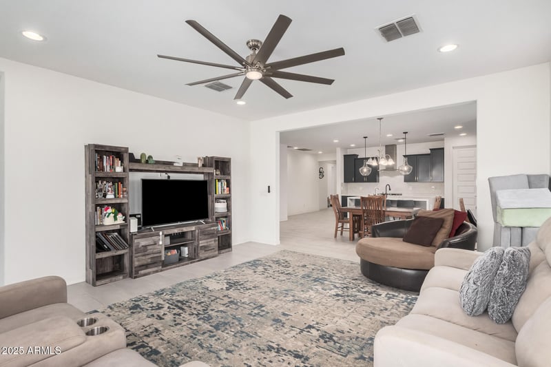 5370 Country Garden Ln, Laveen, AZ 85339