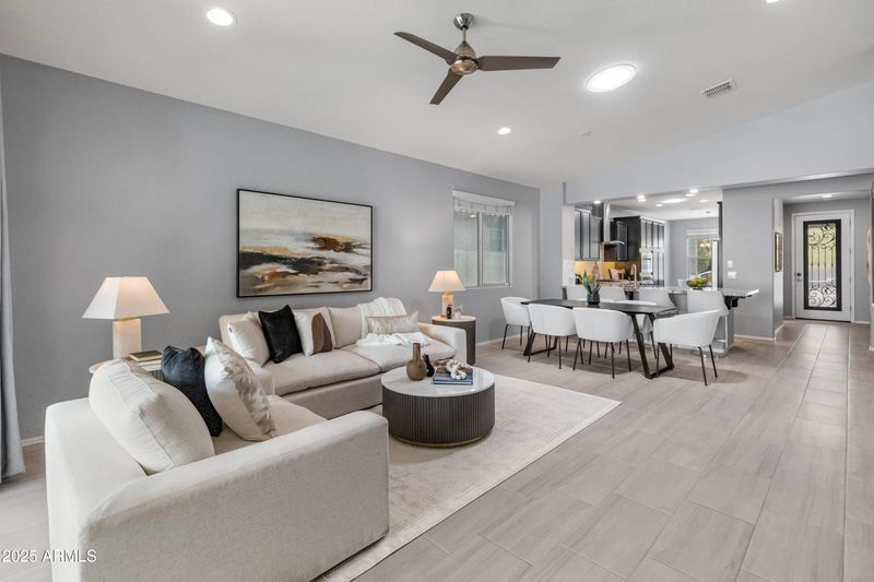 538 E Pasaro Dr, Phoenix, AZ 85085