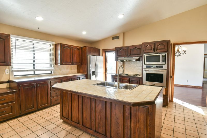 5401 W Electra Ln, Glendale, AZ 85310