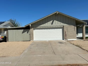 5402 Country Gables Dr, Glendale, AZ 85306