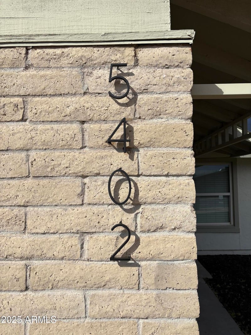 5402 Country Gables Dr, Glendale, AZ 85306