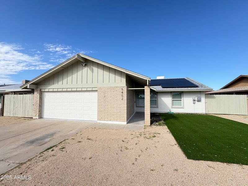 5402 Country Gables Dr, Glendale, AZ 85306