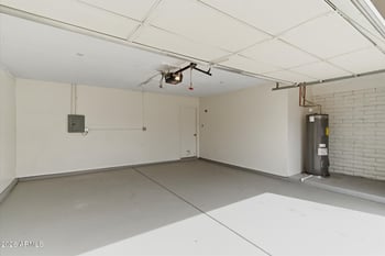 5402 Country Gables Dr, Glendale, AZ 85306