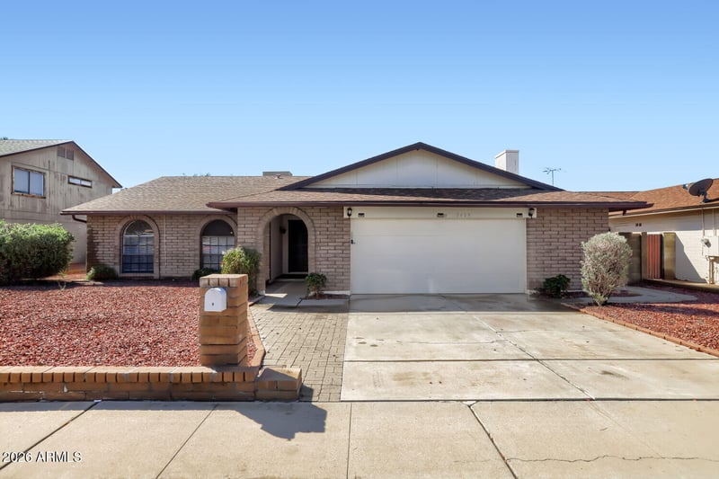 5409 W Desert Hills Dr, Glendale, AZ 85304