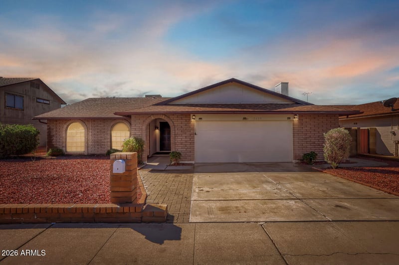5409 W Desert Hills Dr, Glendale, AZ 85304