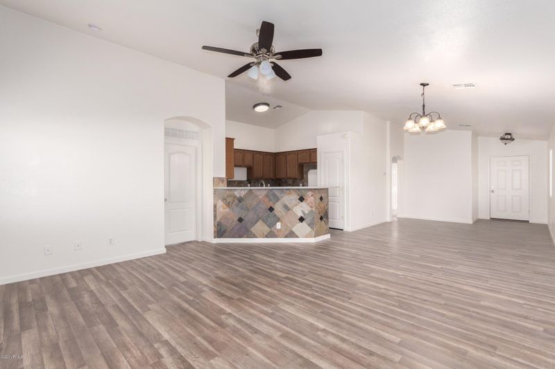 5413 S 11th St, Phoenix, AZ 85040