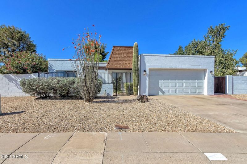 542 E Piping Rock Rd, Phoenix, AZ 85022