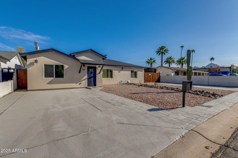 542 Flynn Ln, Phoenix, AZ 85012