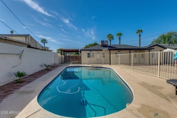 542 Flynn Ln, Phoenix, AZ 85012