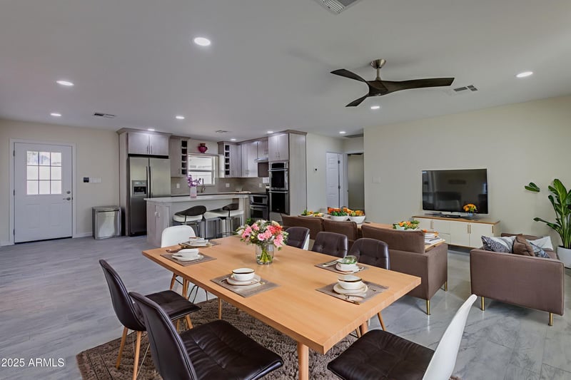 542 Flynn Ln, Phoenix, AZ 85012