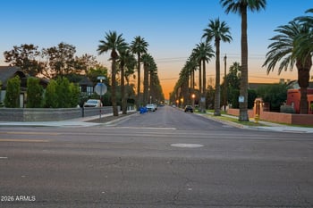 542 Palm Ln, Phoenix, AZ 85003