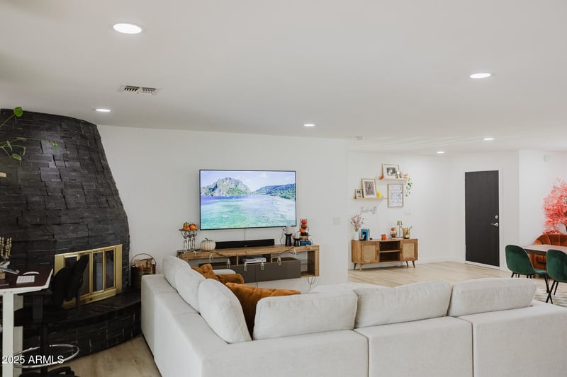 542 Vaughn St, Tempe, AZ 85283