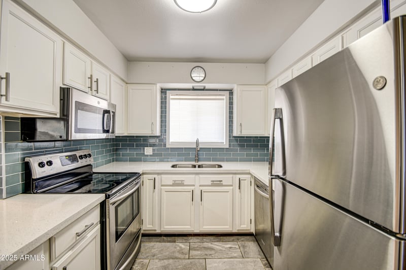 5422 Des Moines St, Mesa, AZ 85205