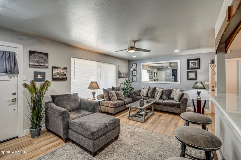 5422 Des Moines St, Mesa, AZ 85205
