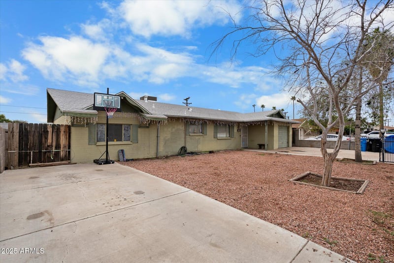 5423 Earll Dr, Phoenix, AZ 85031