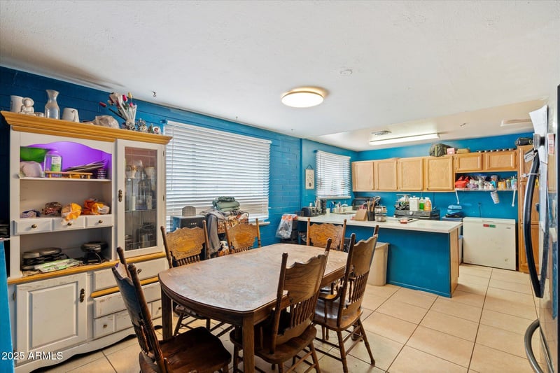 5423 Earll Dr, Phoenix, AZ 85031