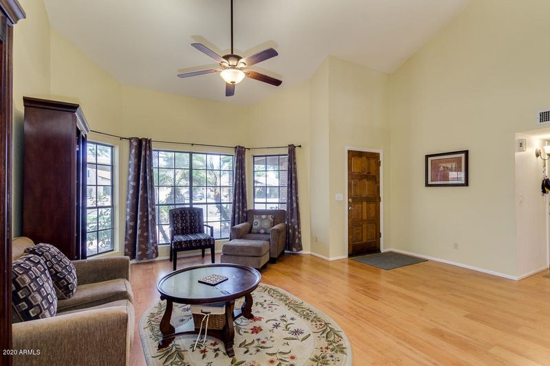 5428 W Shaw Butte Dr, Glendale, AZ 85304