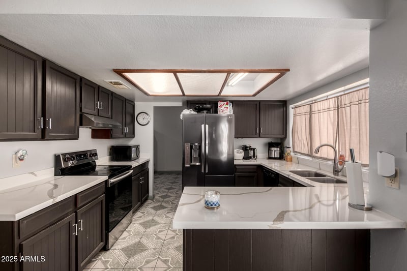 5432 Sunnyside Dr, Glendale, AZ 85304