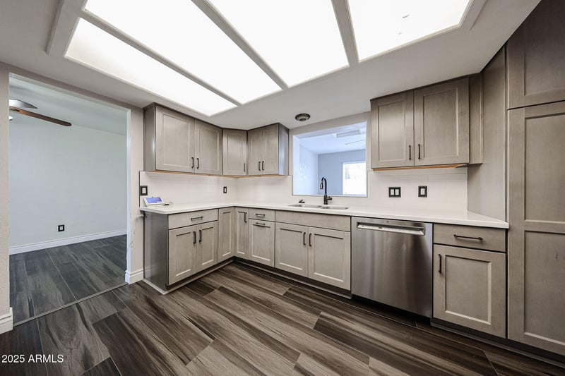 5434 74th Dr, Glendale, AZ 85303