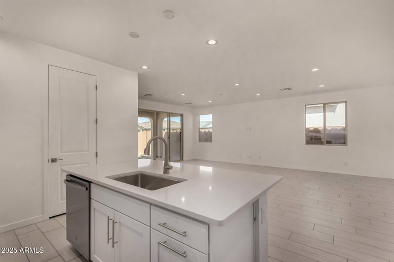 5440 Loma Ln, Glendale, AZ 85302