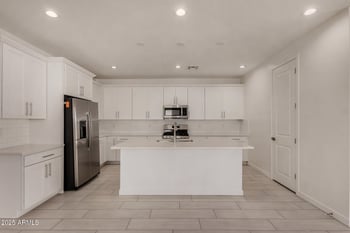 5440 Loma Ln, Glendale, AZ 85302