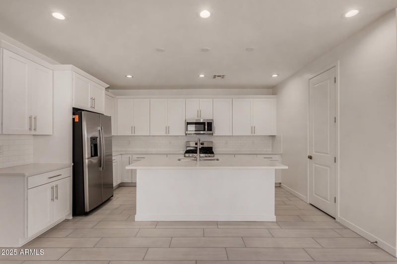 5440 Loma Ln, Glendale, AZ 85302
