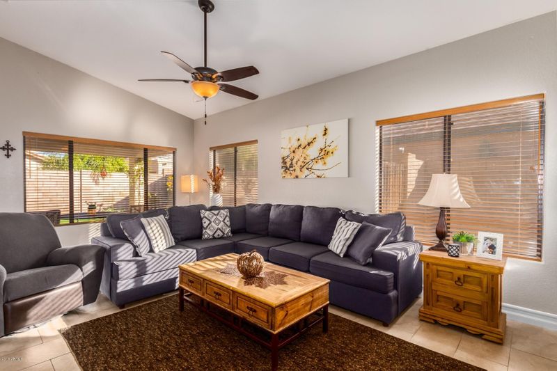 5440 W Villa Rita Dr, Glendale, AZ 85308