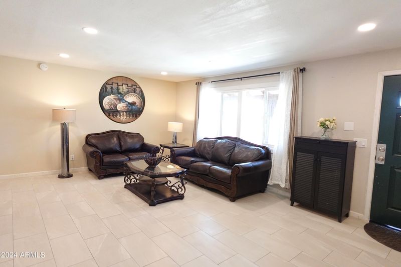 5442 S 48th St, Phoenix, AZ 85040