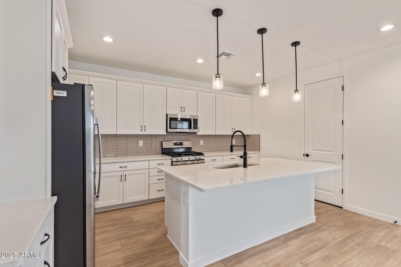 5448 Manzanita Dr, Glendale, AZ 85302