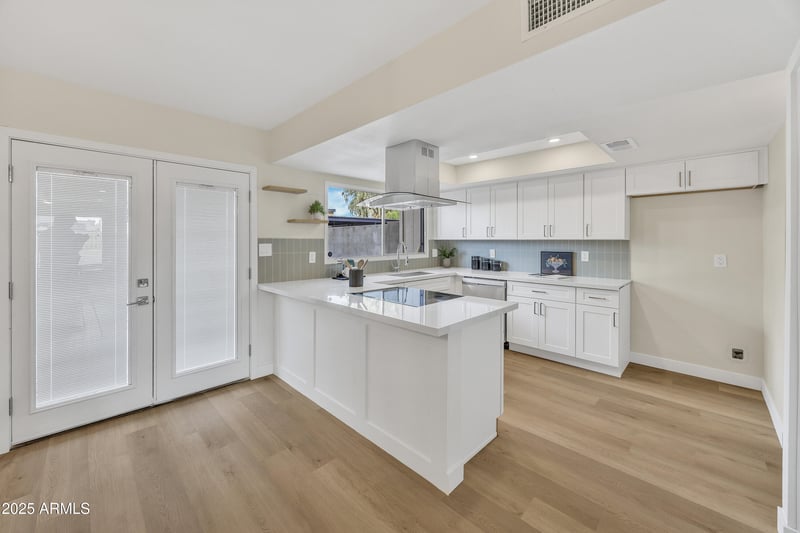 5449 El Caminito Dr, Glendale, AZ 85302