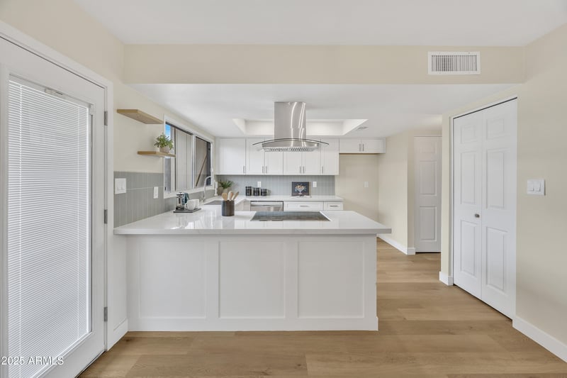 5449 El Caminito Dr, Glendale, AZ 85302