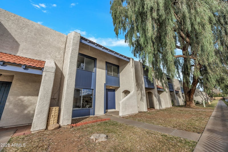 5449 El Caminito Dr, Glendale, AZ 85302