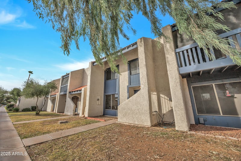 5449 El Caminito Dr, Glendale, AZ 85302