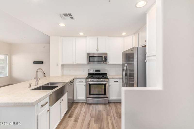 5450 Deer Valley Dr #1211, Phoenix, AZ 85054
