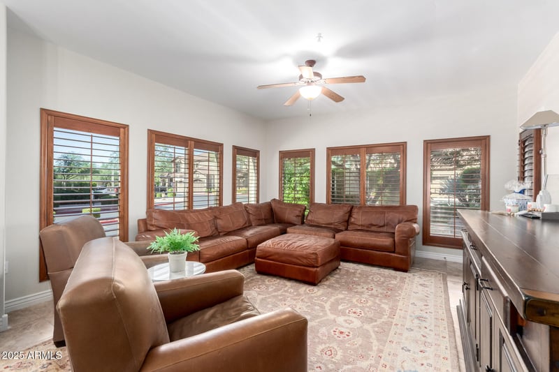 5450 Deer Valley Dr #1217, Phoenix, AZ 85054