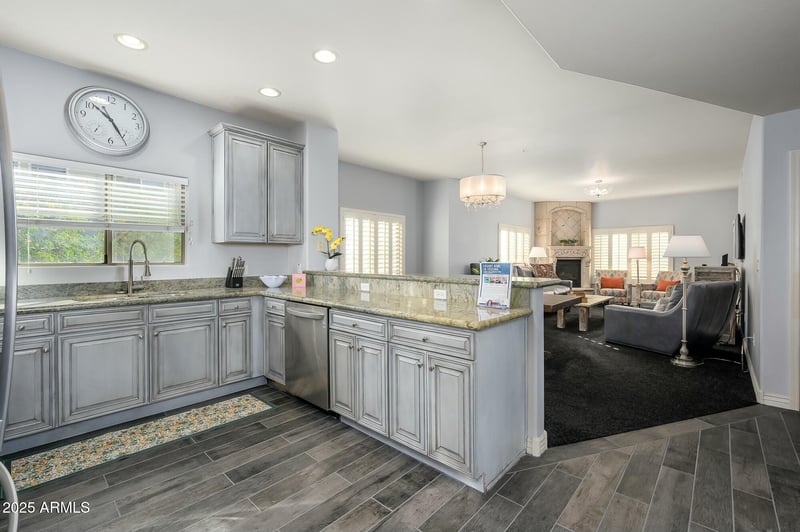 5450 Deer Valley Dr #2023, Phoenix, AZ 85054