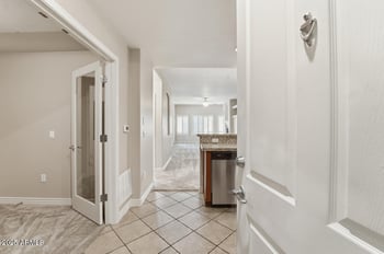 5450 Deer Valley Dr #2024, Phoenix, AZ 85054