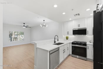 5450 E Deer Valley Dr #1200, Phoenix, AZ 85054