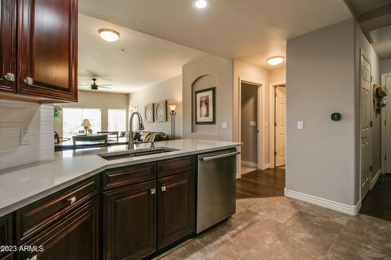 5450 E Deer Valley Dr #2014, Phoenix, AZ 85054