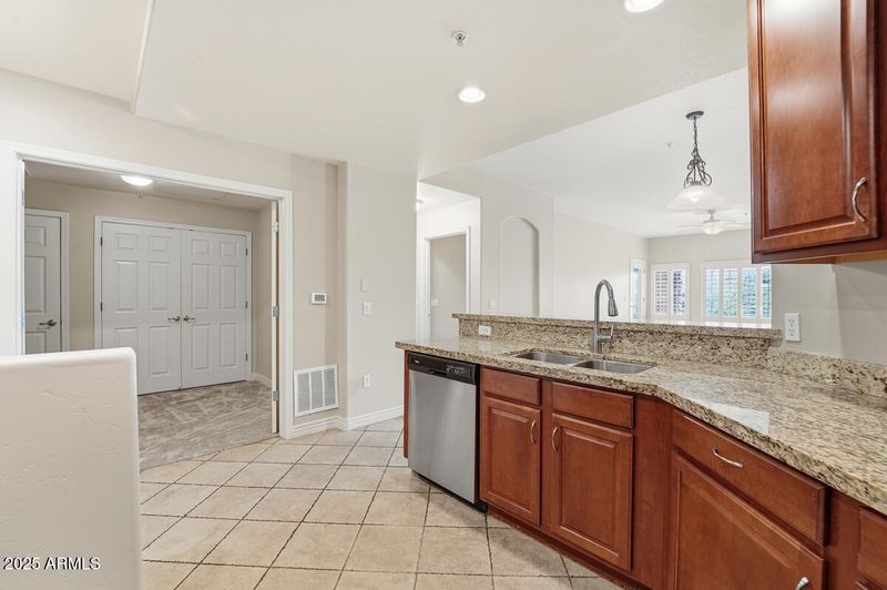 5450 E Deer Valley Dr #2024, Phoenix, AZ 85054