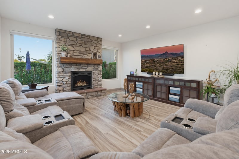 5452 W Mohawk Ln, Glendale, AZ 85308