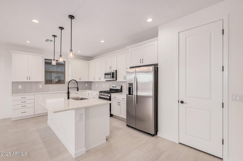 5454 Manzanita Dr, Glendale, AZ 85302