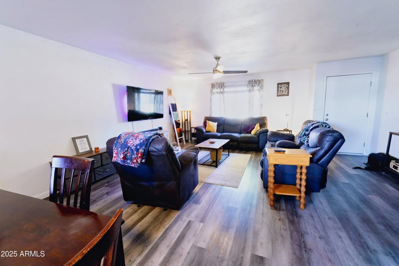 5458 El Caminito Dr, Glendale, AZ 85302