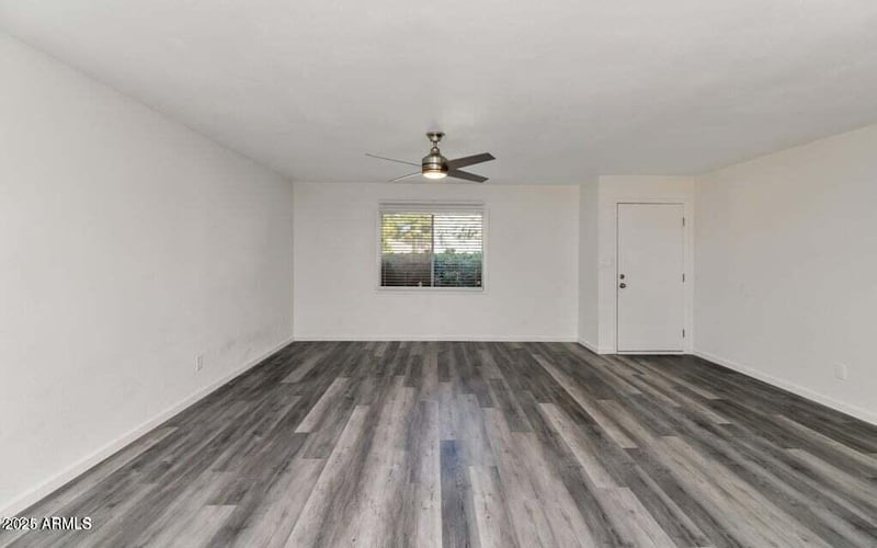5458 El Caminito Dr, Glendale, AZ 85302