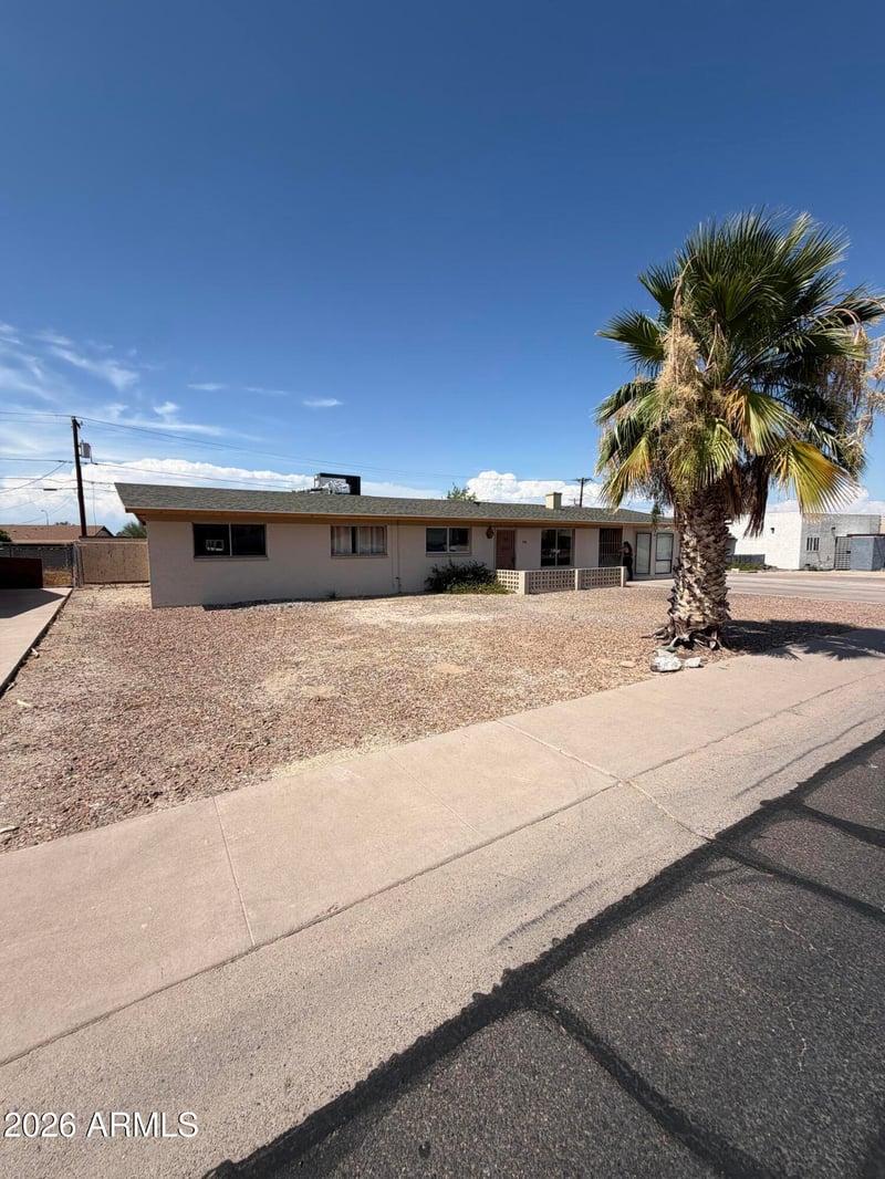 546 E La Mirada Dr, Phoenix, AZ 85042